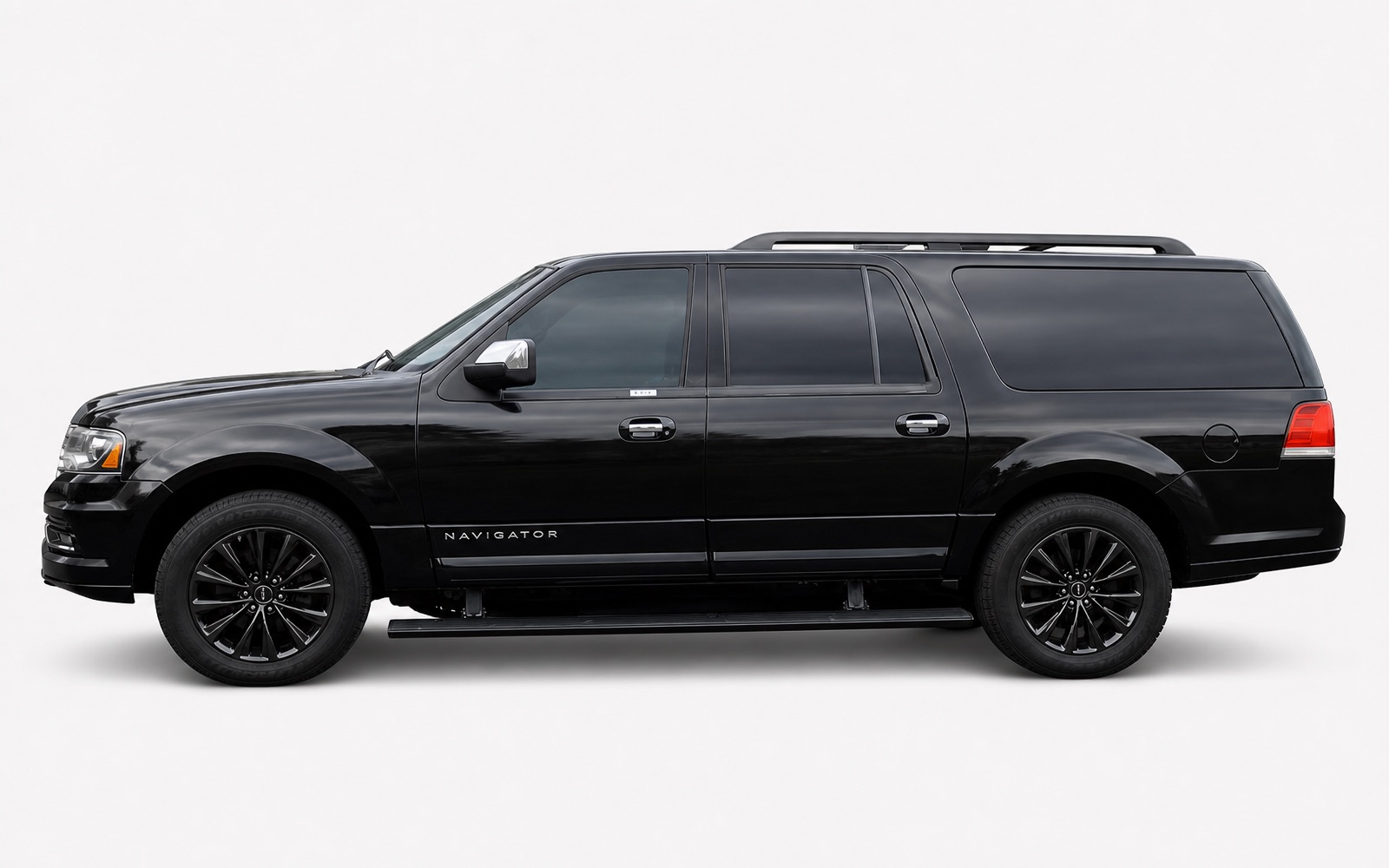 Lincoln Navigator Executive SUV — up to 6 passengers — Robinson Limousine Ottawa